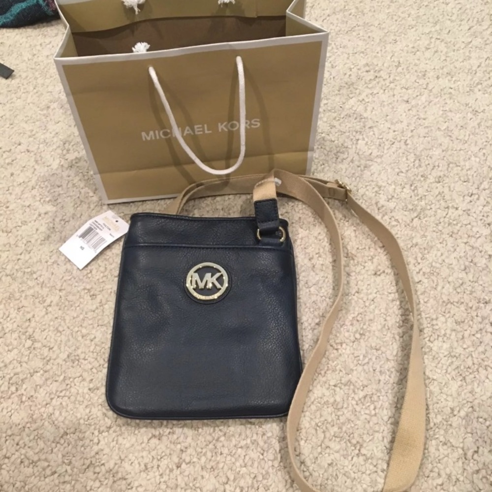 Micheal Kors Fulton Leather Crossbody purse